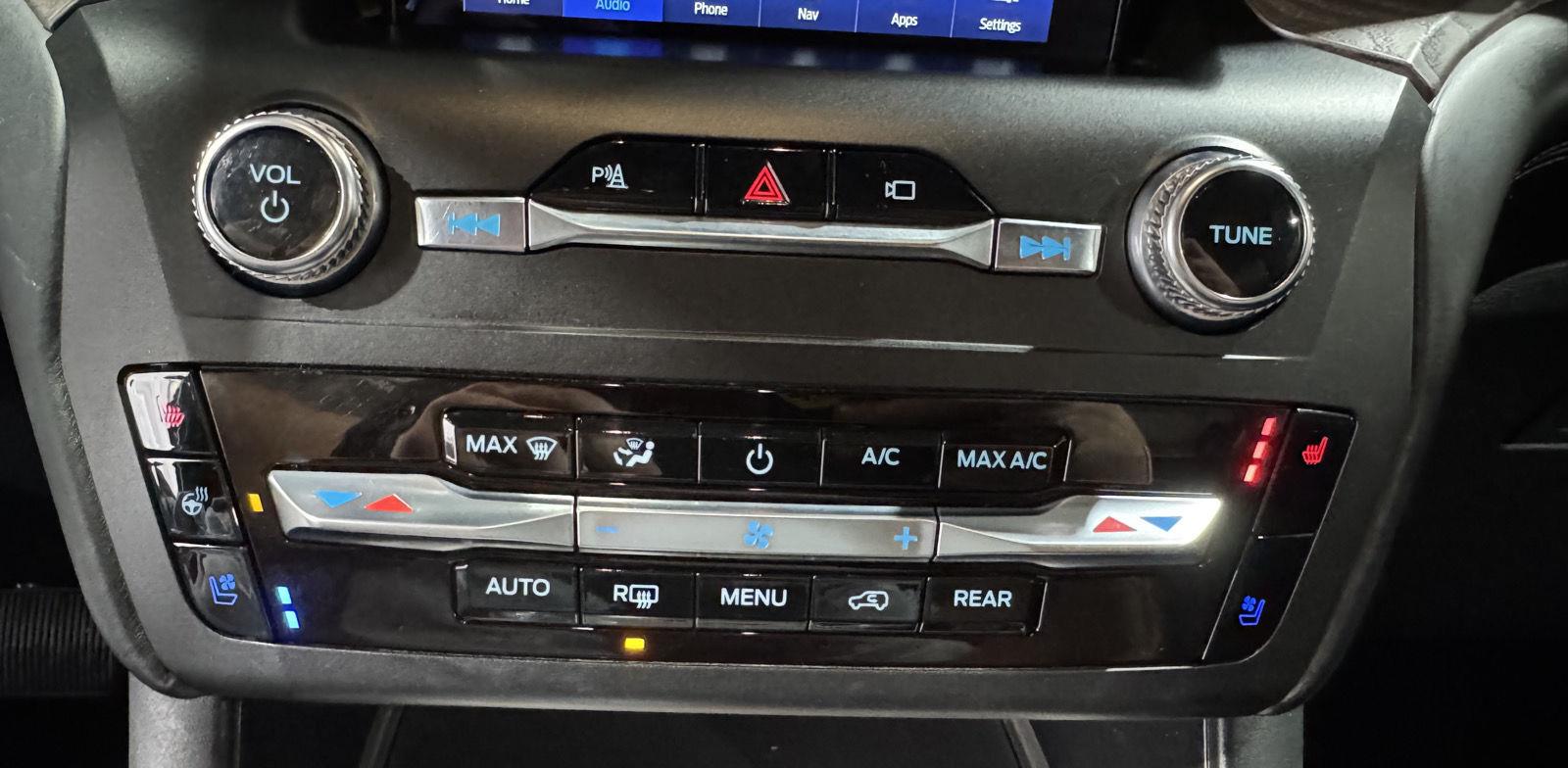 Vehicle photo 33