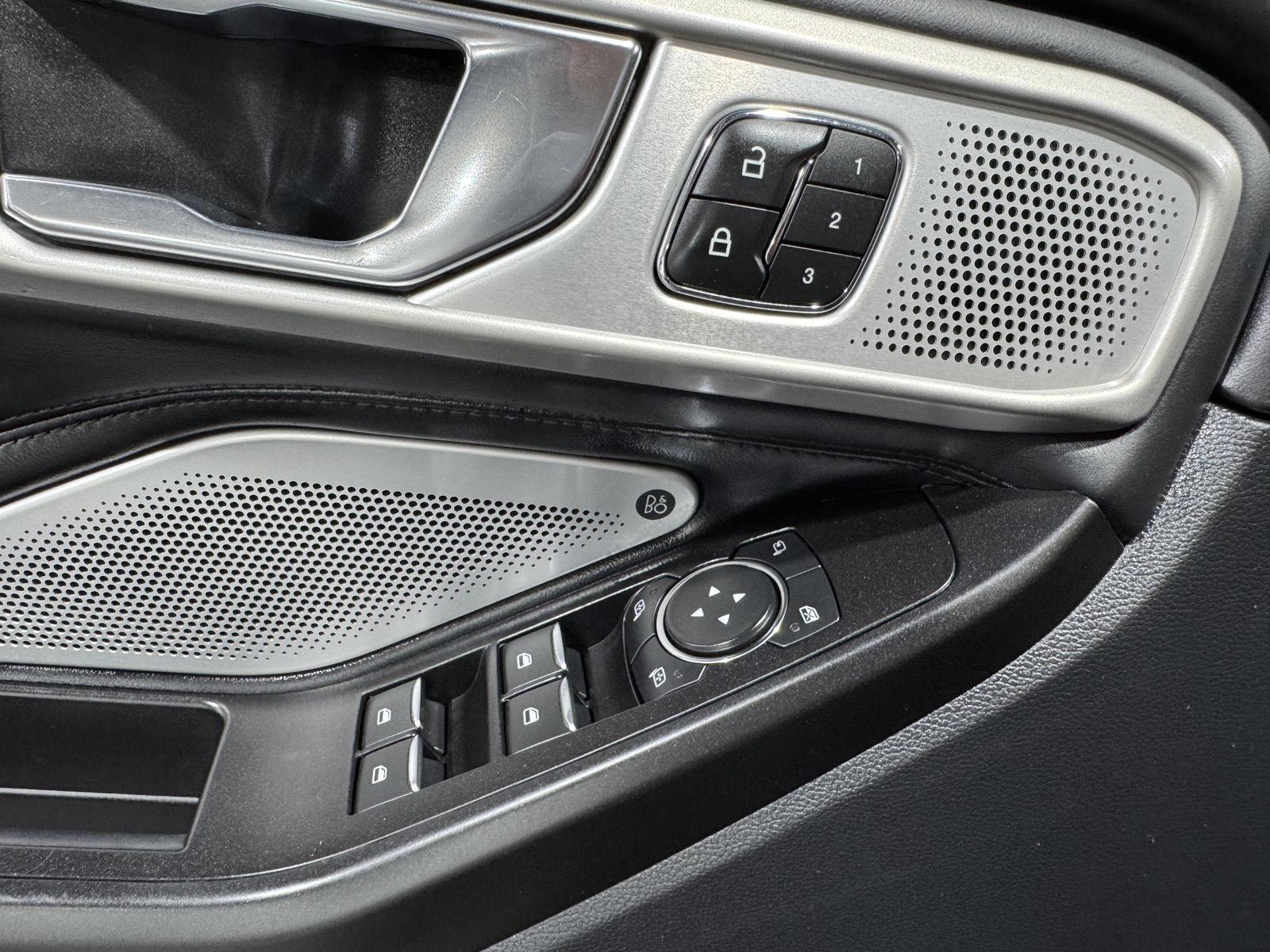 Vehicle photo 38