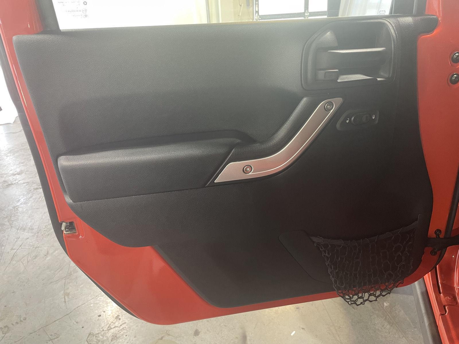 Vehicle photo 15