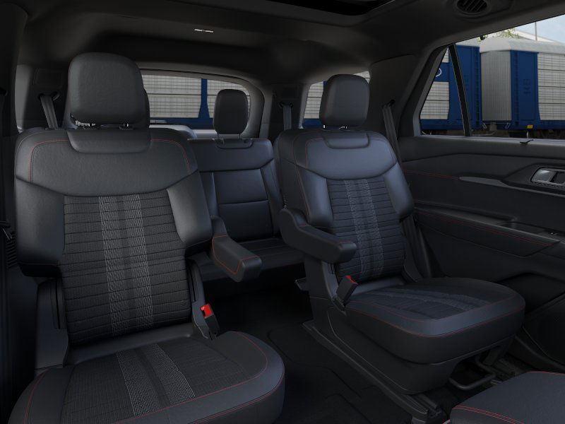 2025 Ford Explorer ST-Line photo 2