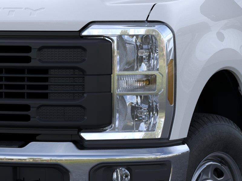 Vehicle photo 18