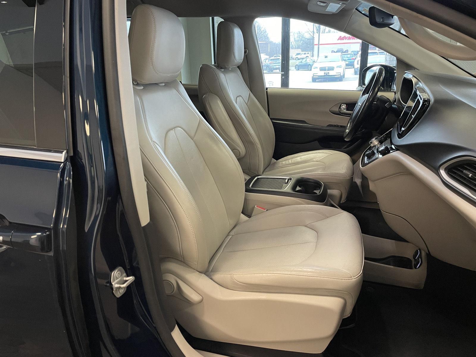 Used 2021 Chrysler Pacifica for sale in St. Joseph MO