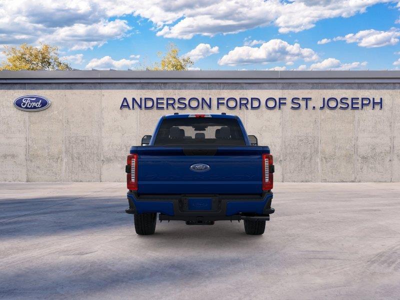Vehicle photo 5