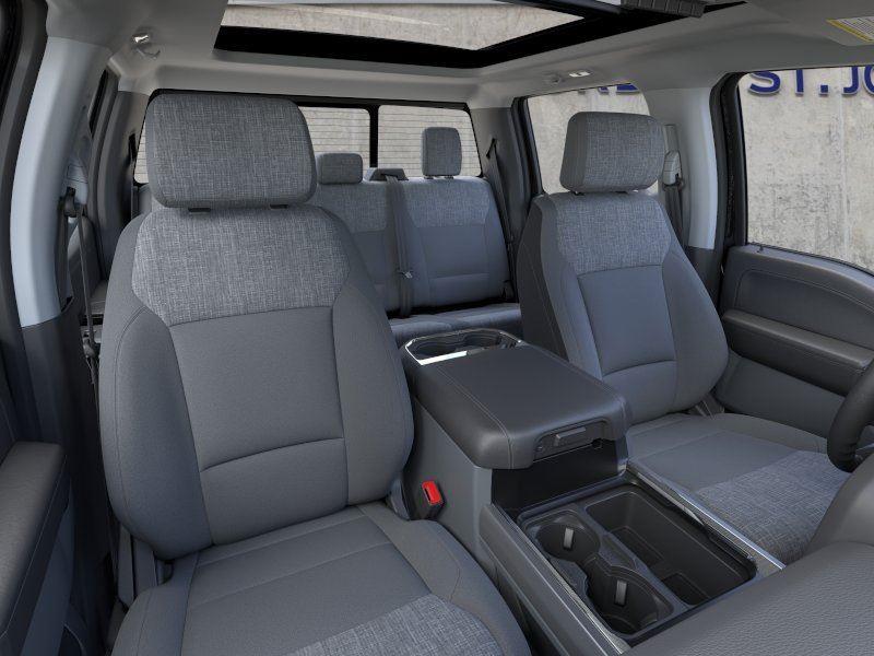 Vehicle photo 10