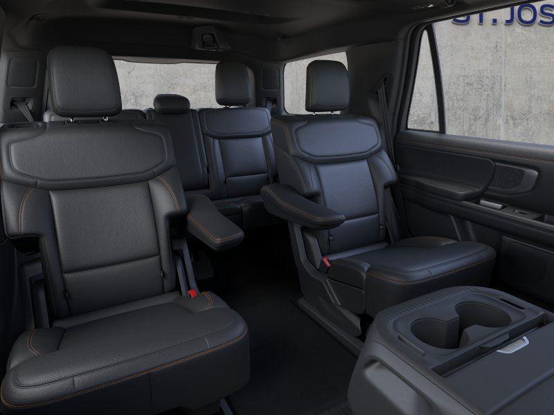 Vehicle photo 11