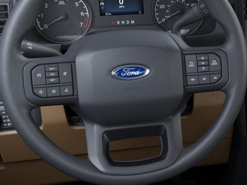 Vehicle photo 12