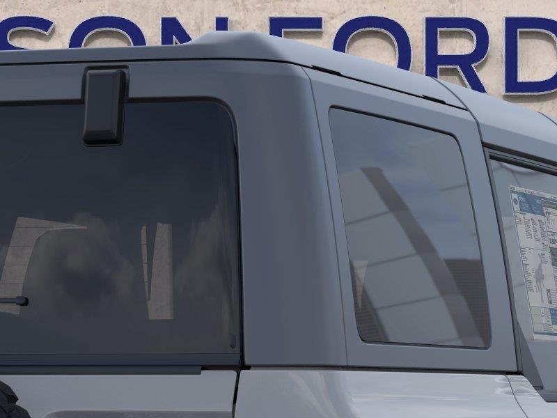 Vehicle photo 25