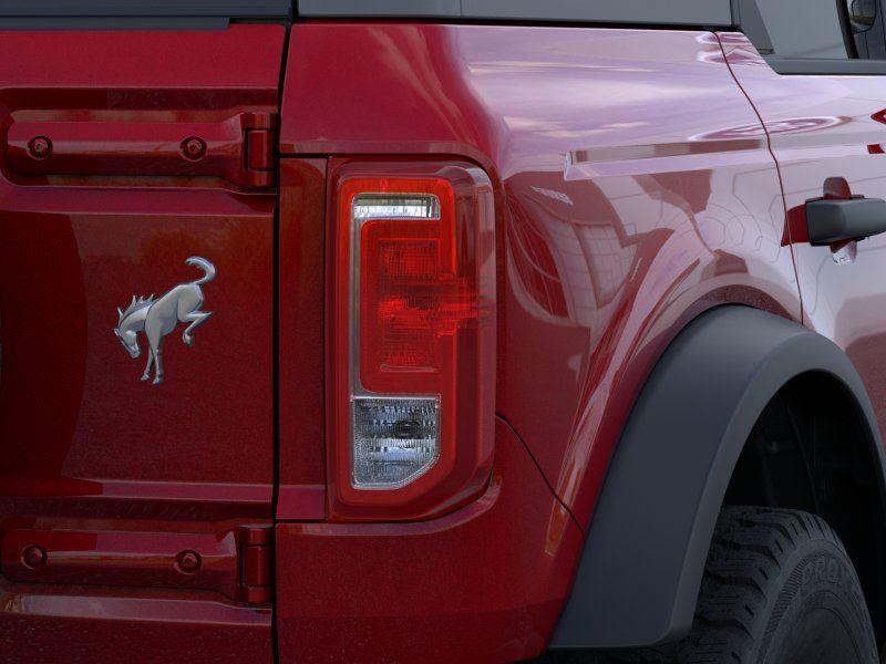Vehicle photo 23