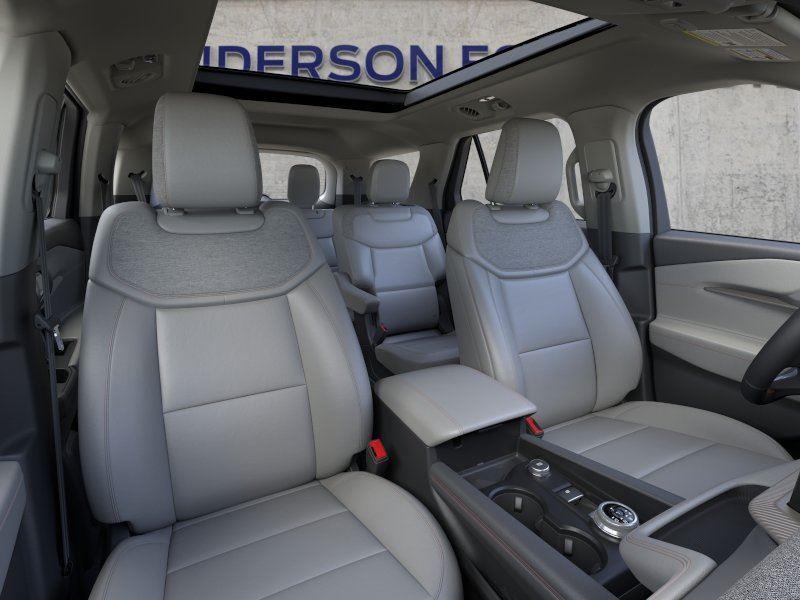 Vehicle photo 10