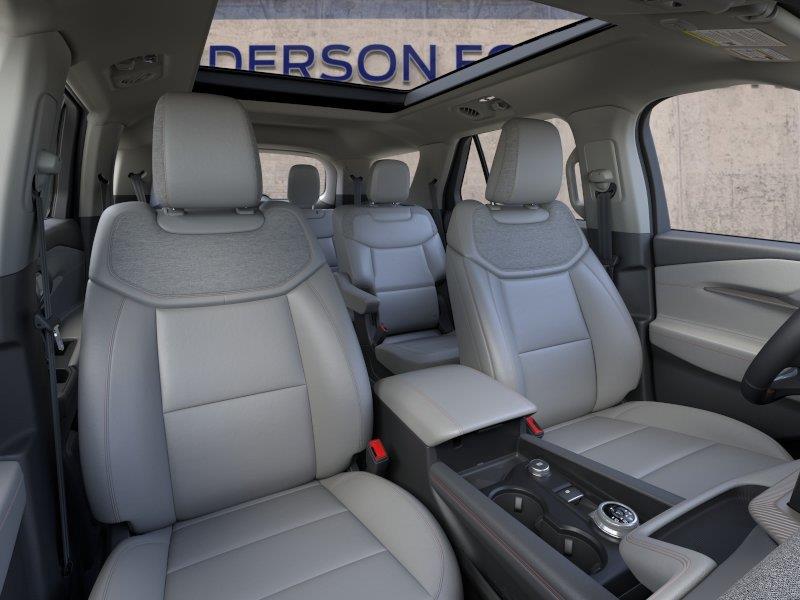 Vehicle photo 10