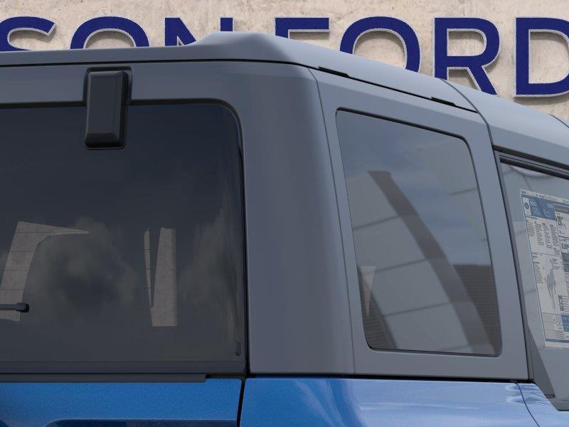 Vehicle photo 25