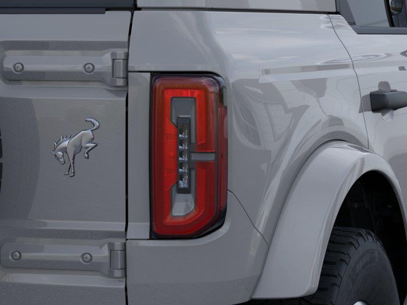 Vehicle photo 23