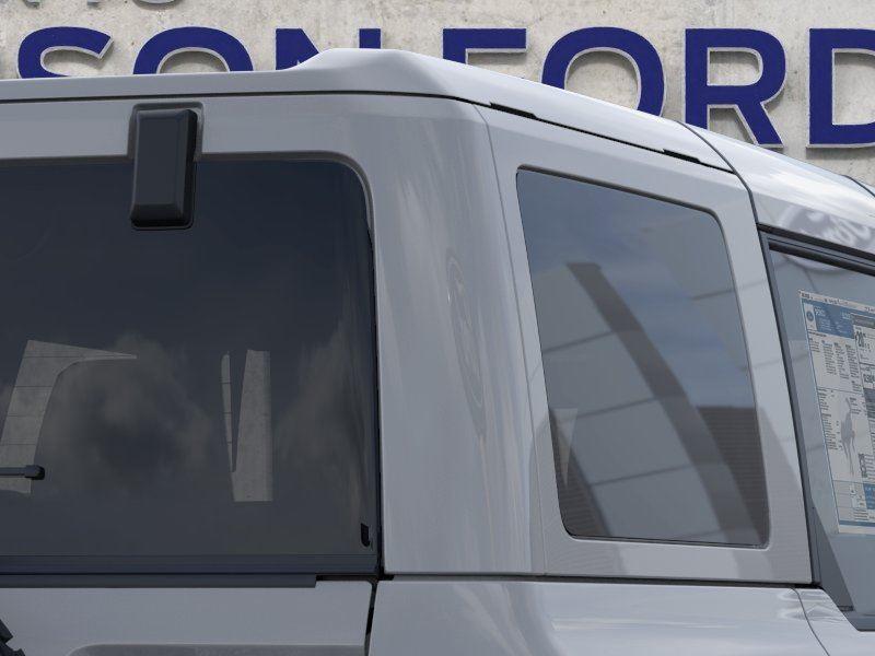 Vehicle photo 25