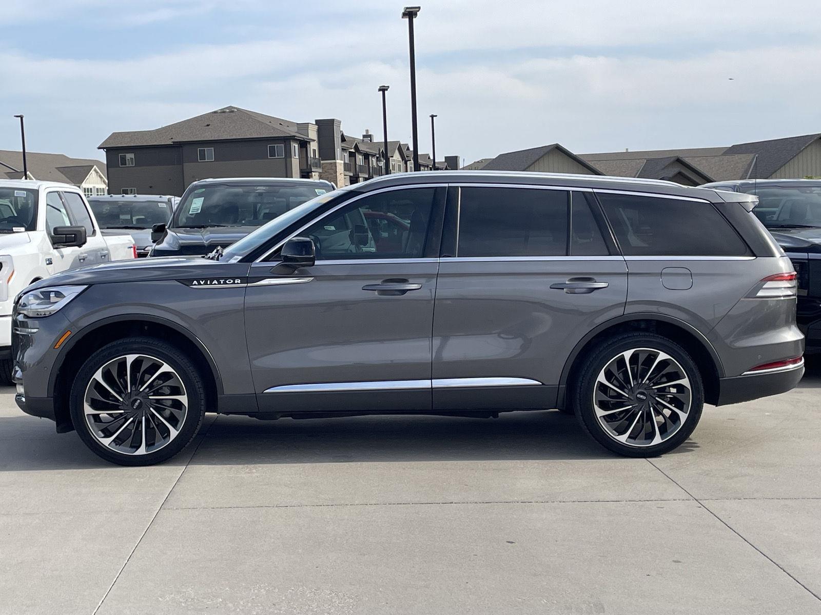 Vehicle photo 2
