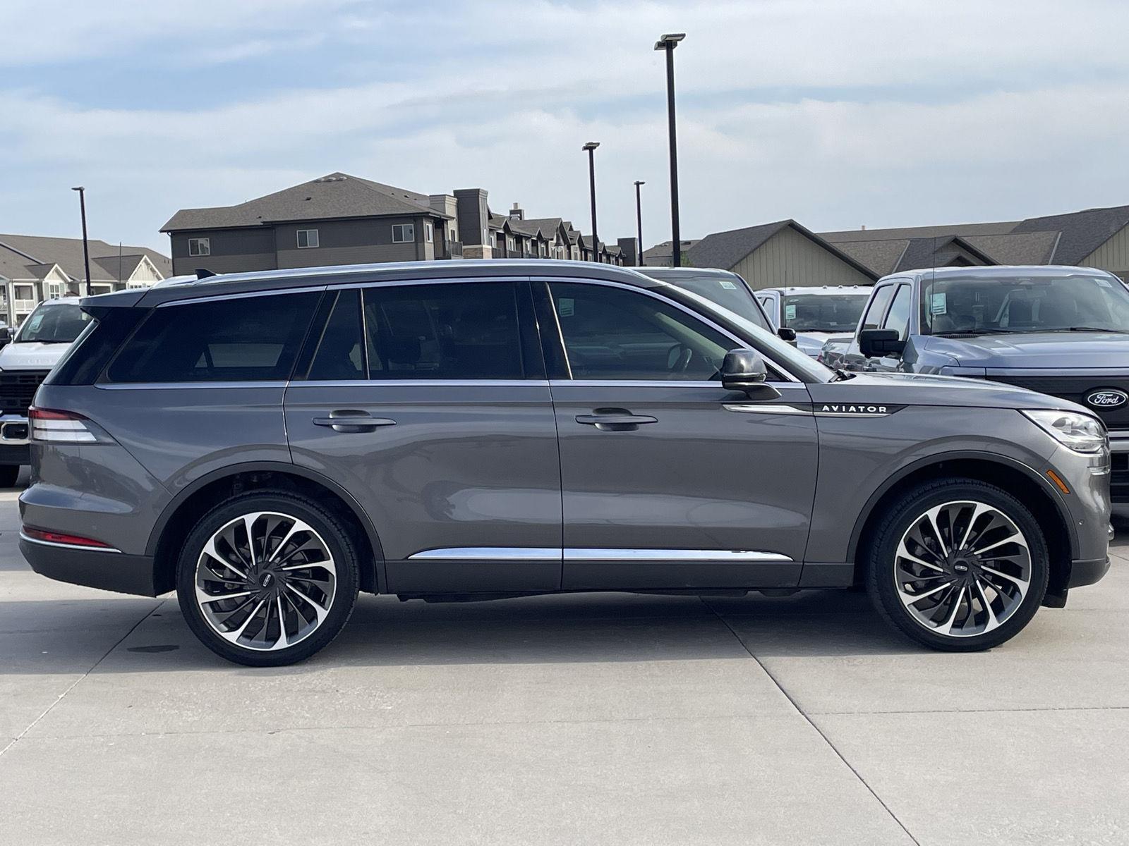 Vehicle photo 6