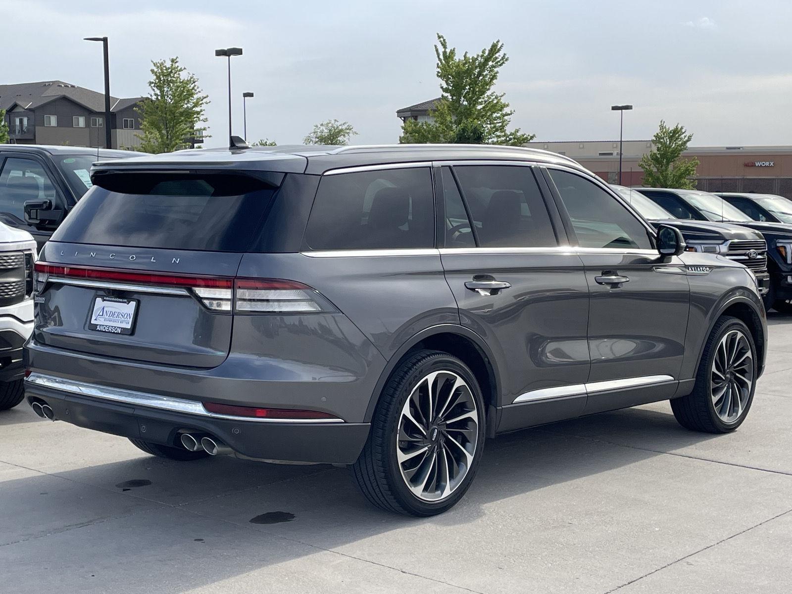Vehicle photo 7