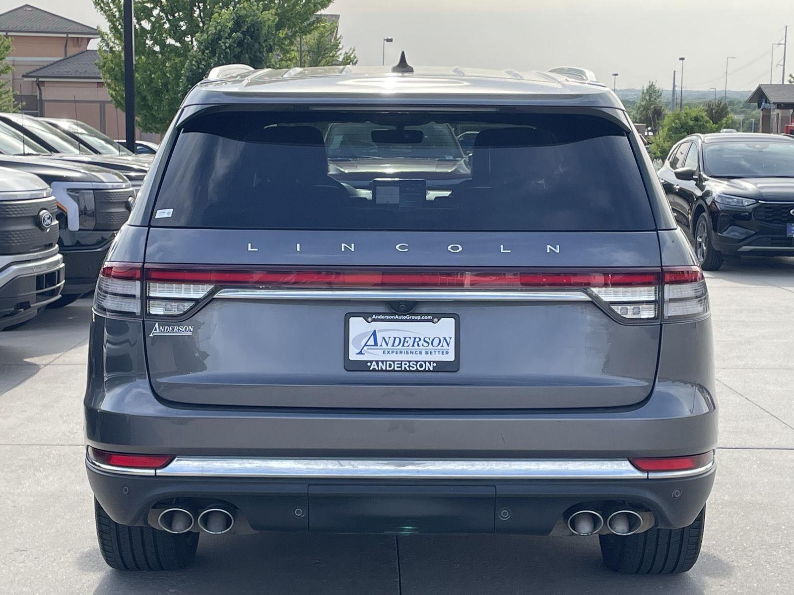 Vehicle photo 8