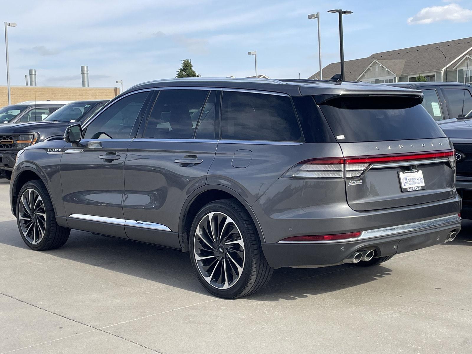Vehicle photo 9