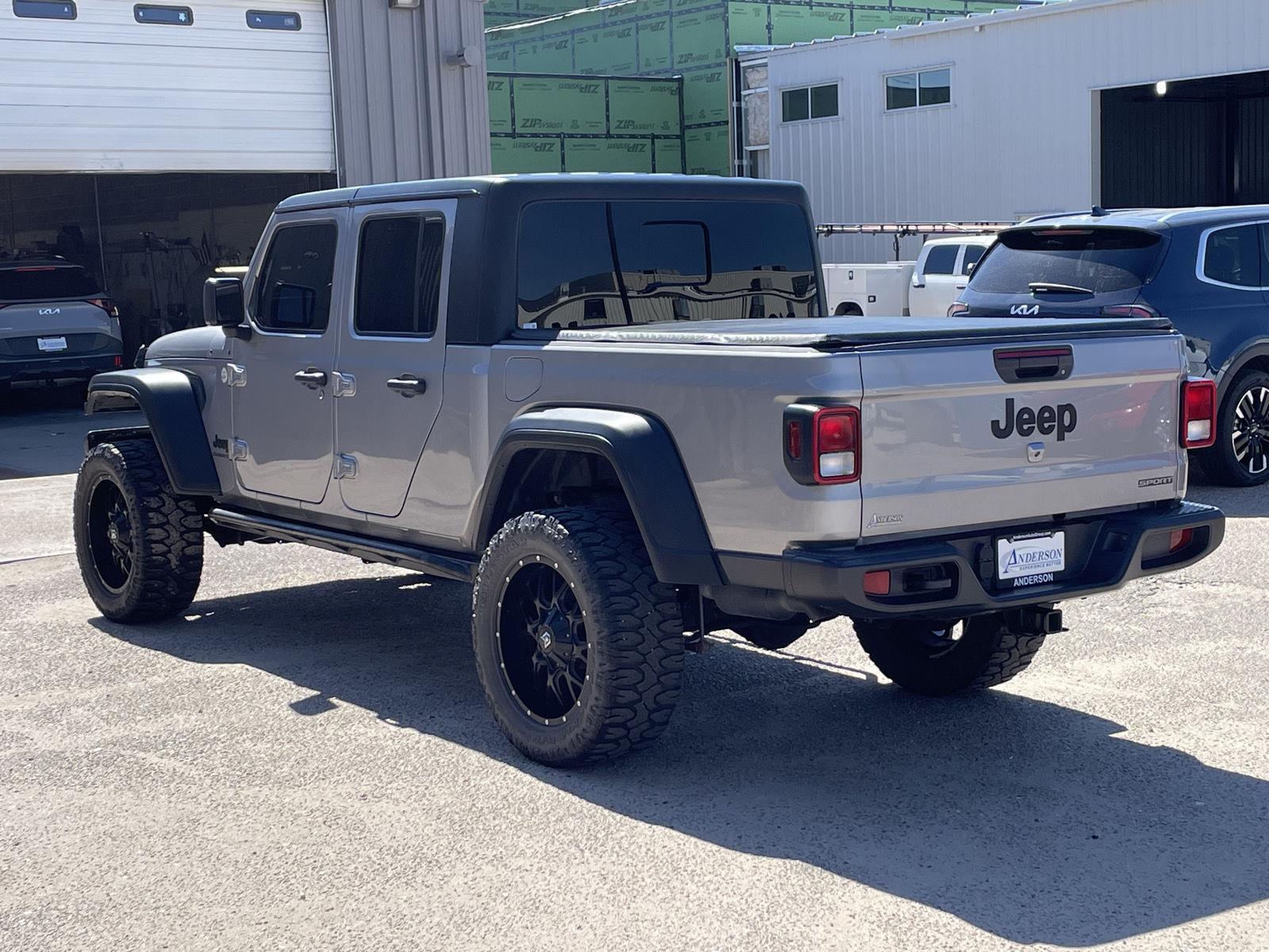 View vehicle photo 4