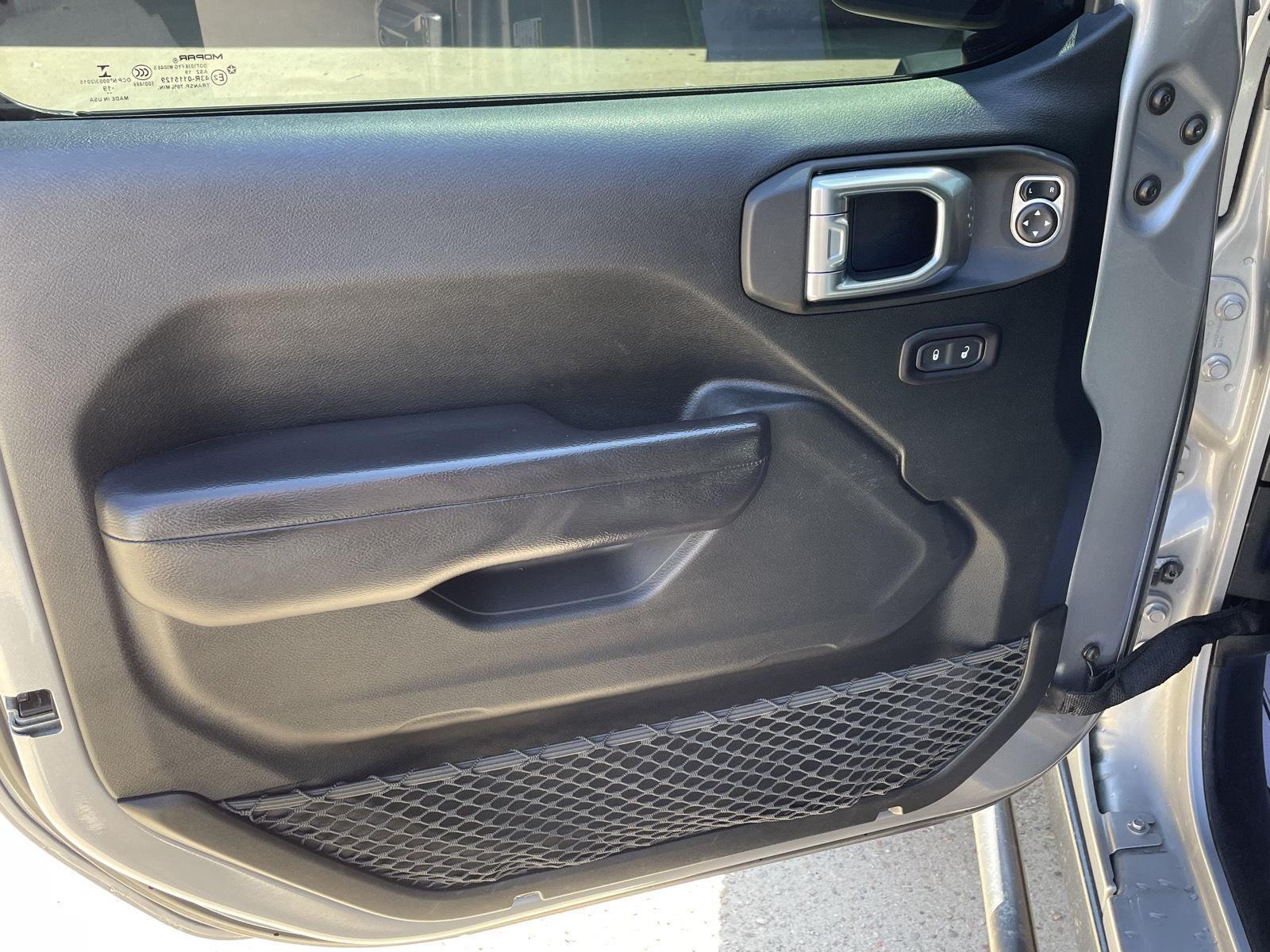 Vehicle photo 12