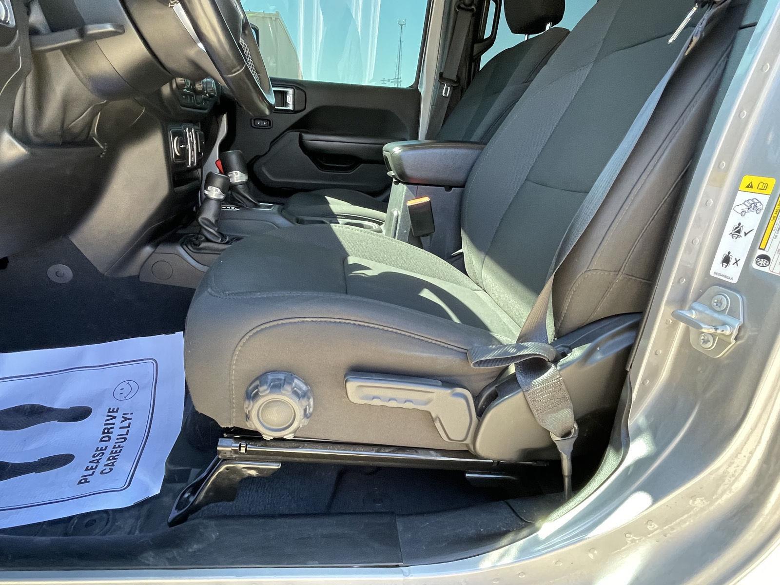 Vehicle photo 16