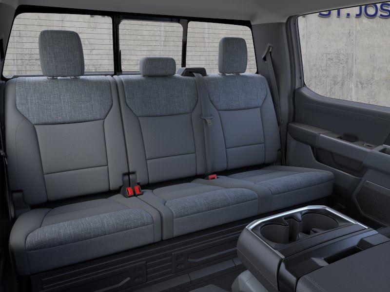 Vehicle photo 11