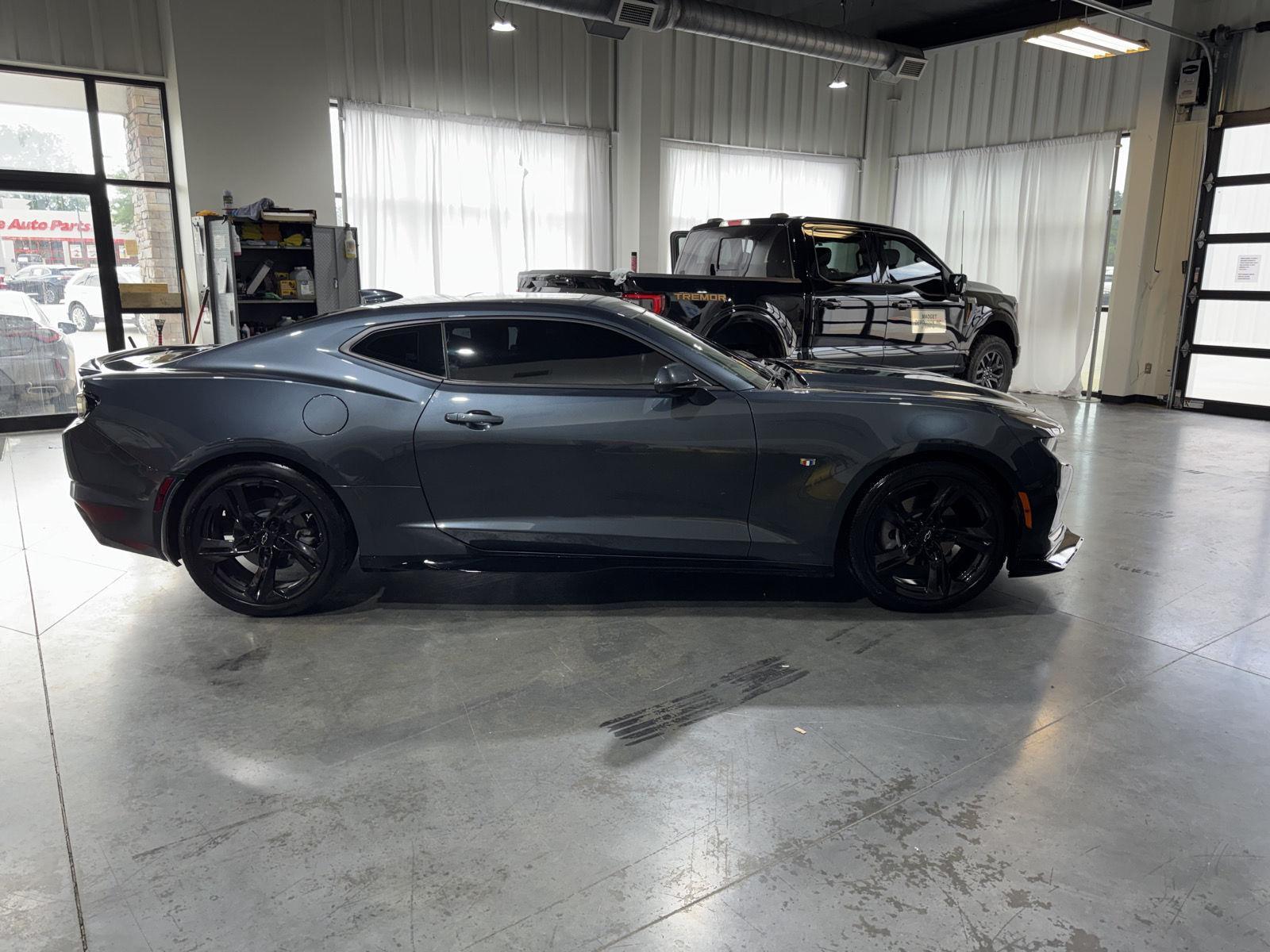 Vehicle photo 6