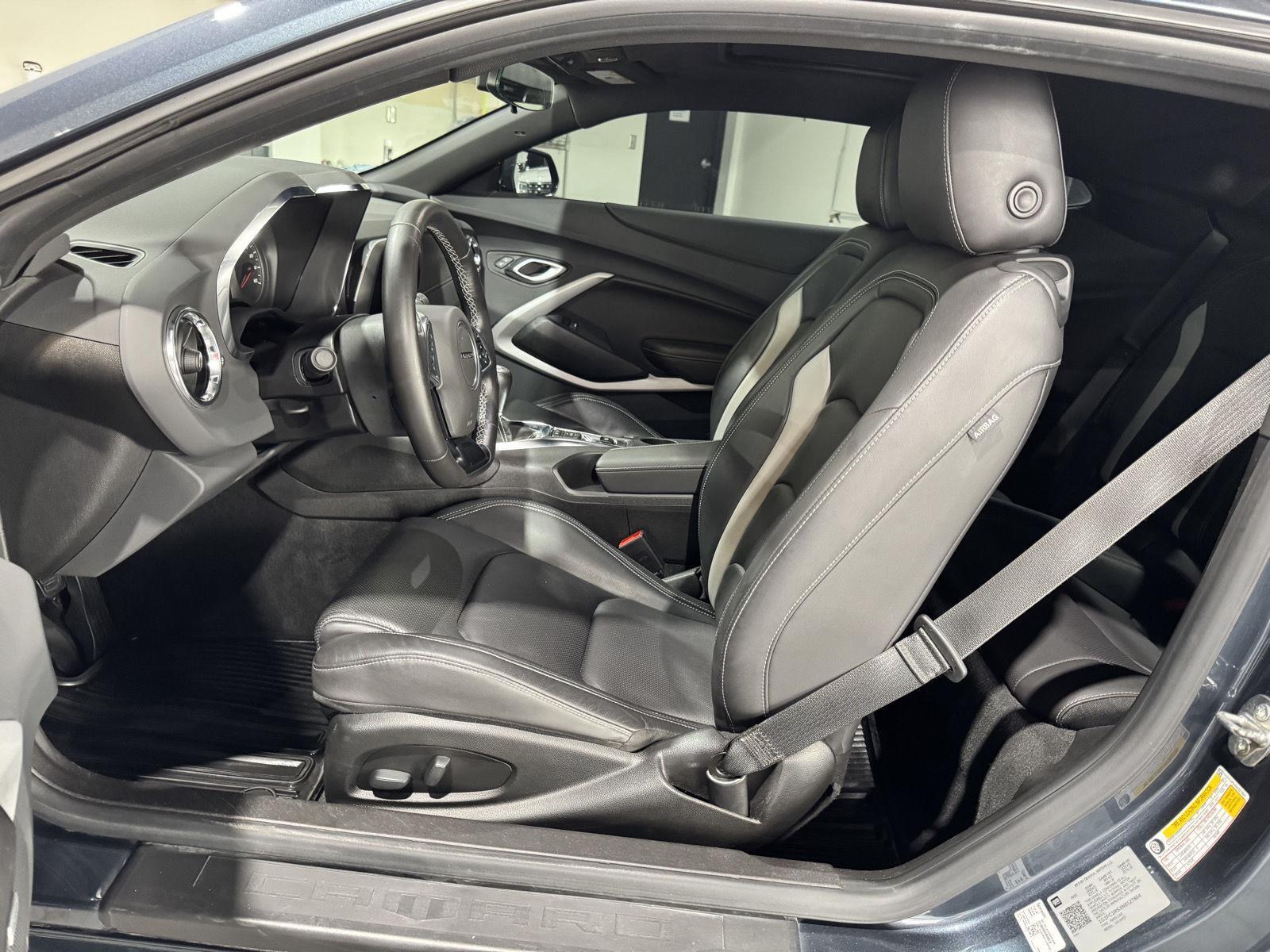 Vehicle photo 17