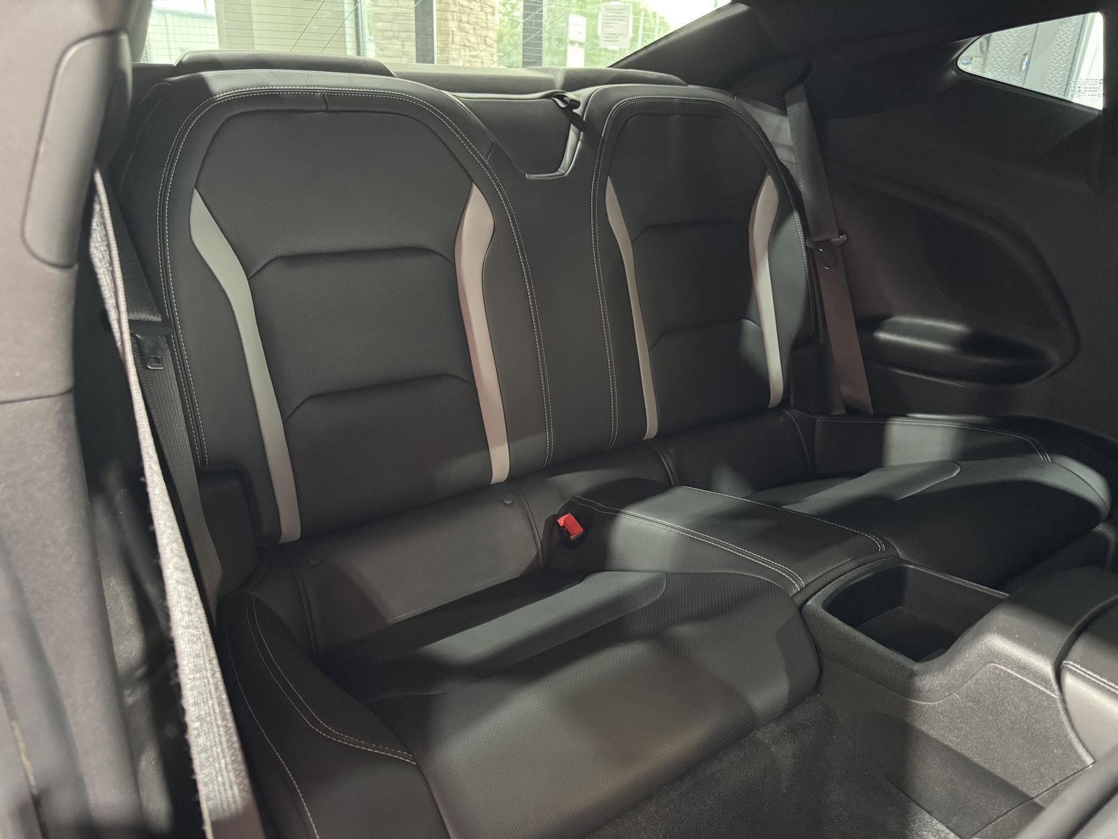 Vehicle photo 23