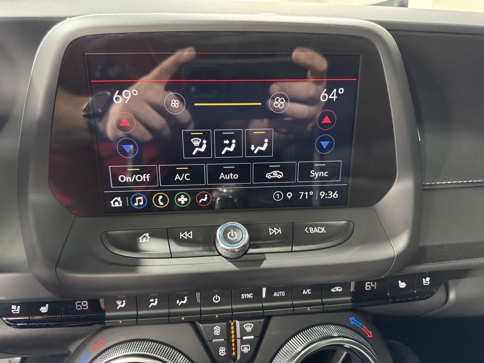 Vehicle photo 28