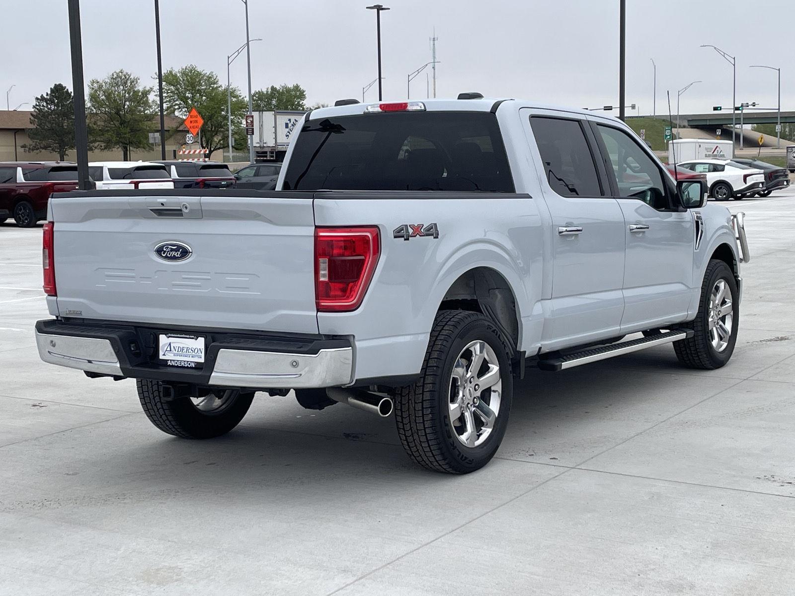 Vehicle photo 6