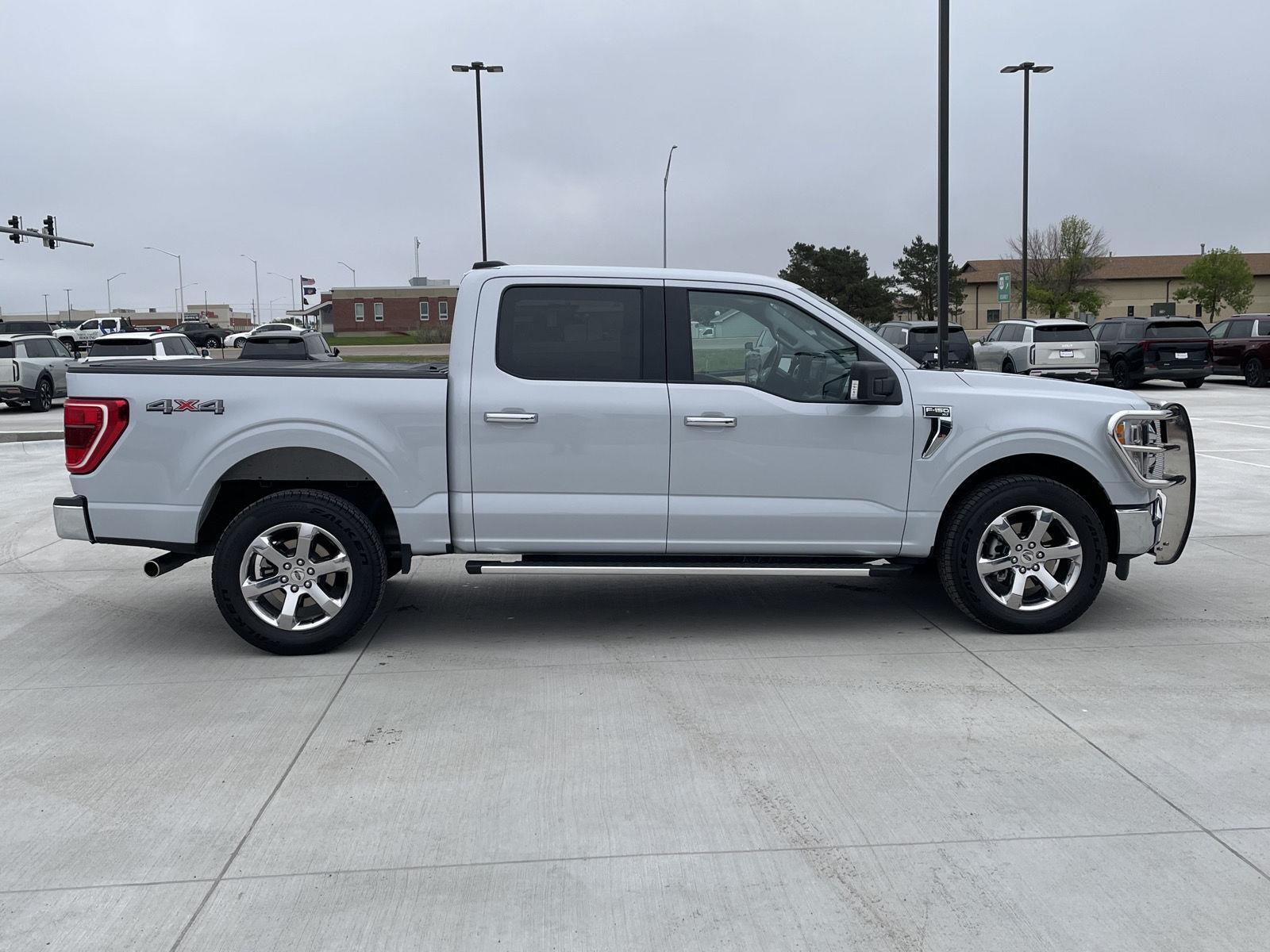Vehicle photo 7