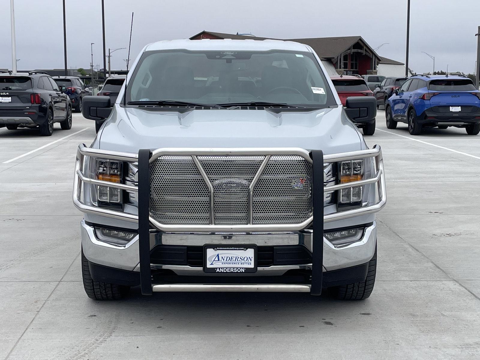 Vehicle photo 9