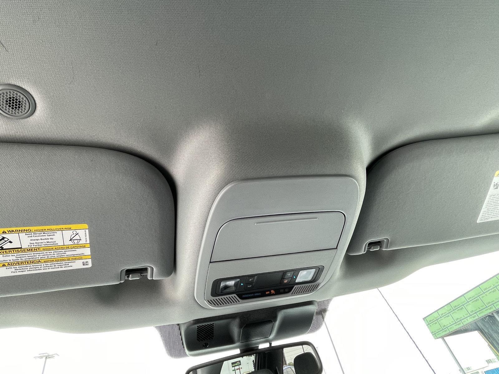 Vehicle photo 17