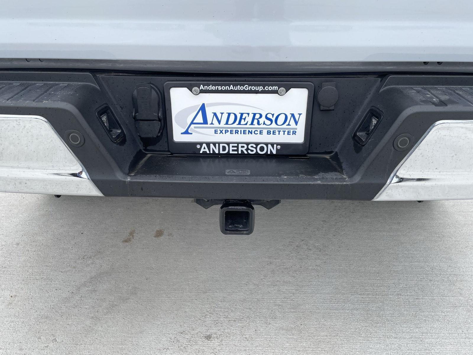 Vehicle photo 23