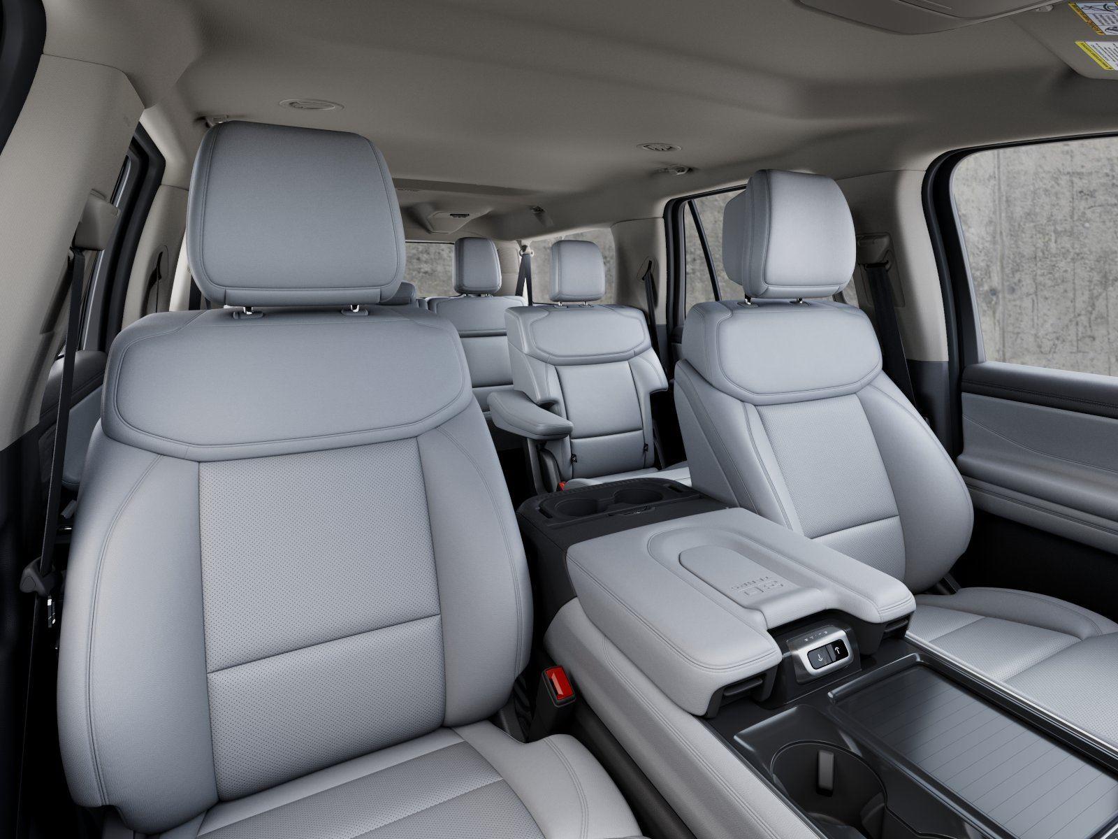 Vehicle photo 10