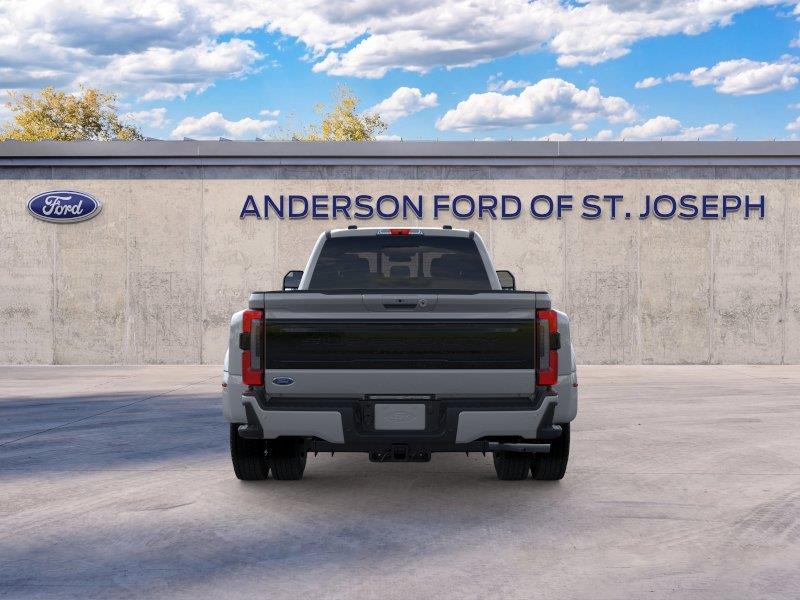 Vehicle photo 5