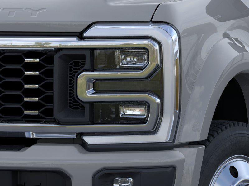 Vehicle photo 18