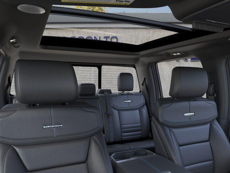 Vehicle photo 22