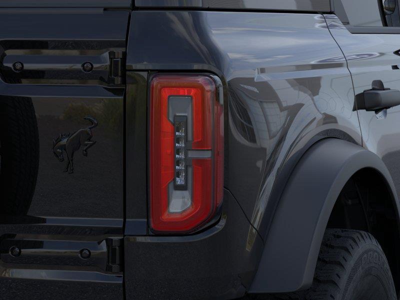 Vehicle photo 23