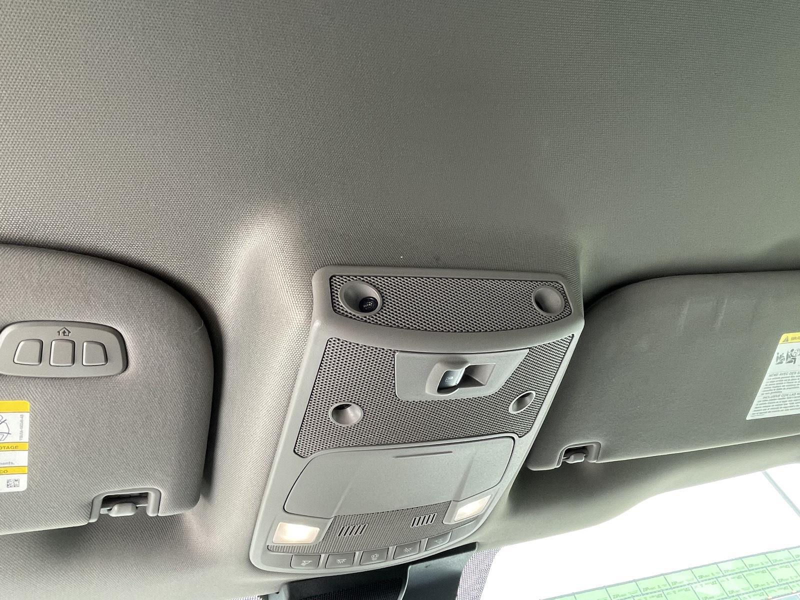 Vehicle photo 16