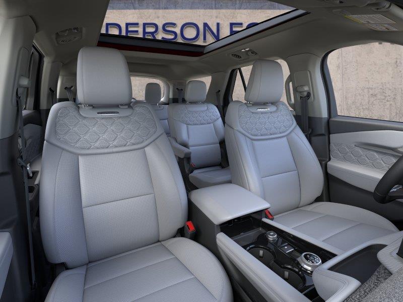 Vehicle photo 10