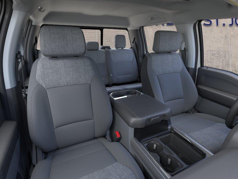 Vehicle photo 10