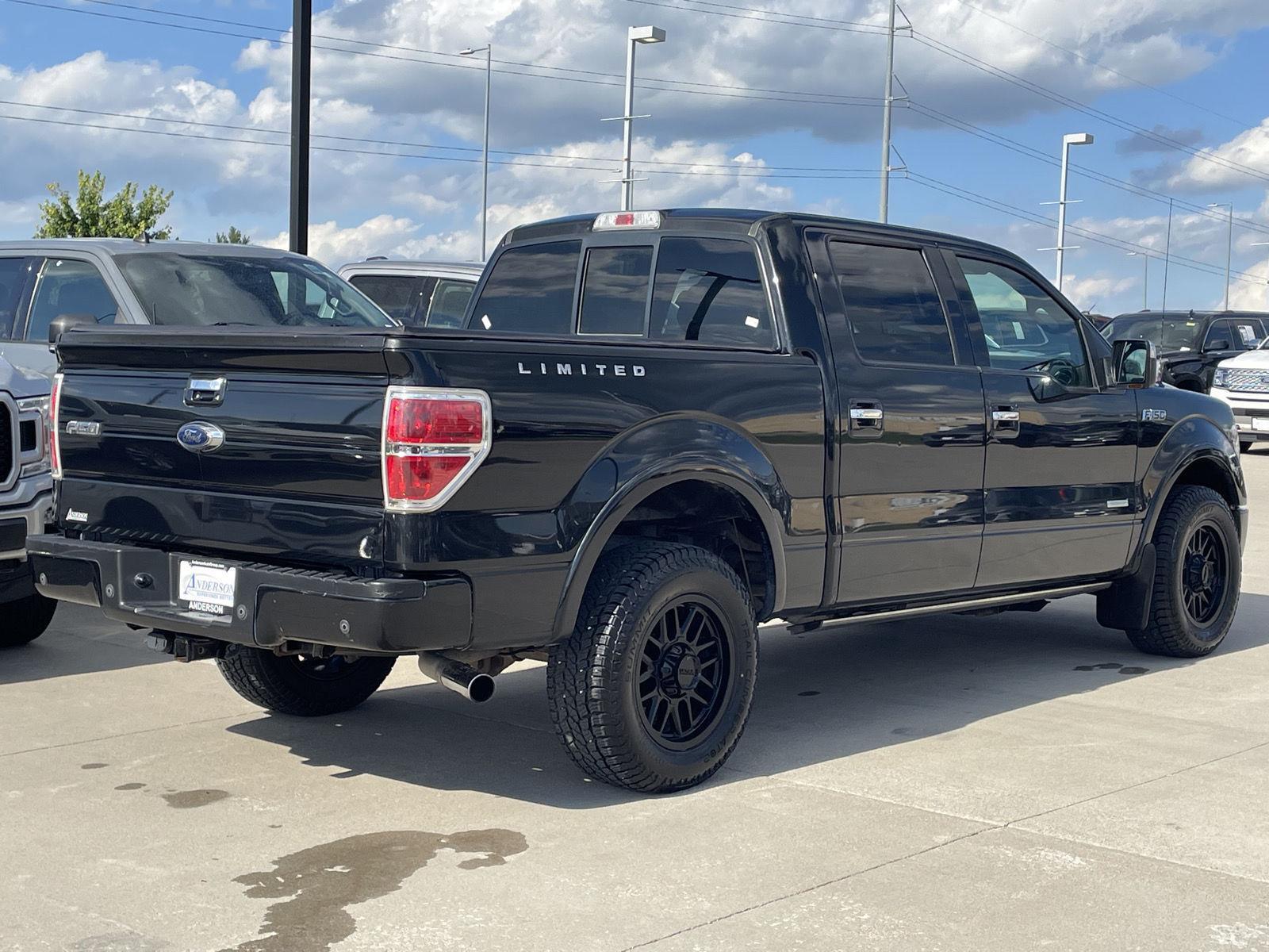Vehicle photo 7
