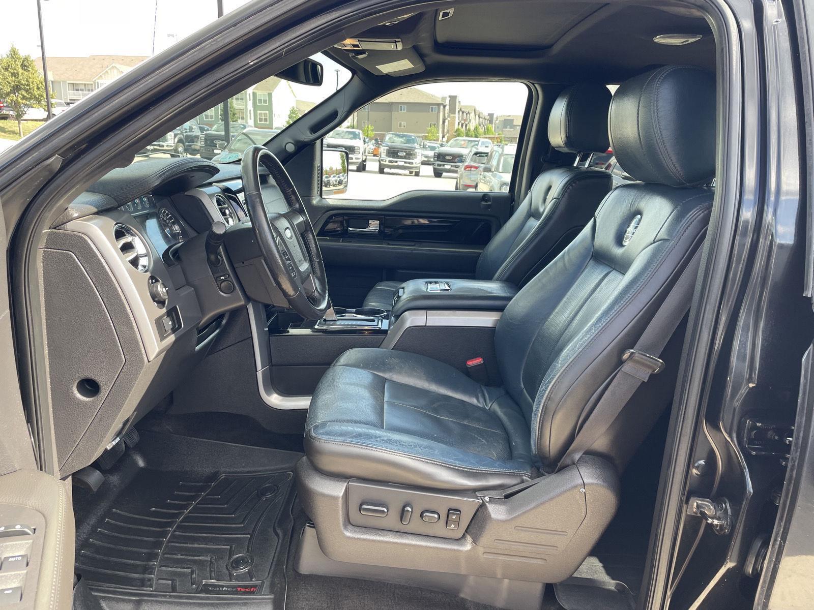 Vehicle photo 17