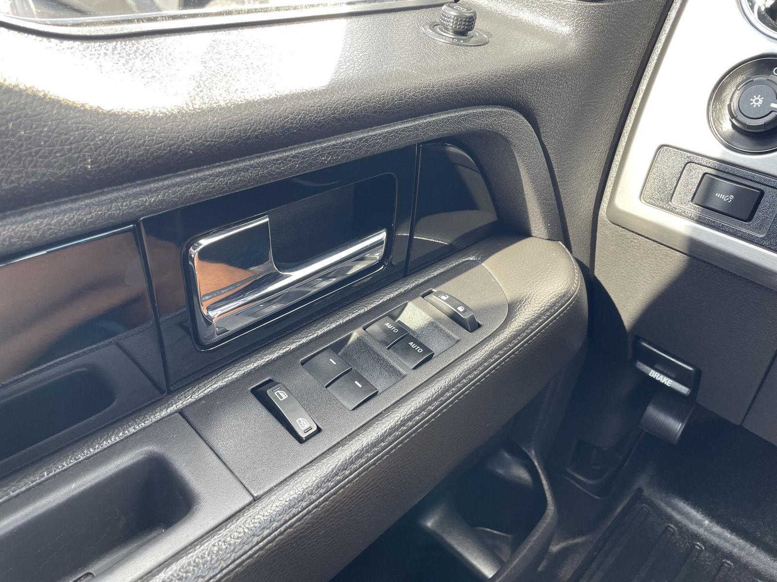 Vehicle photo 28