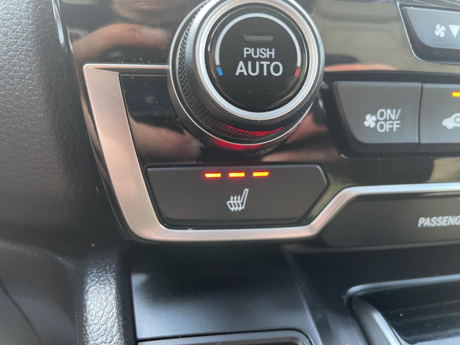 Vehicle photo 30