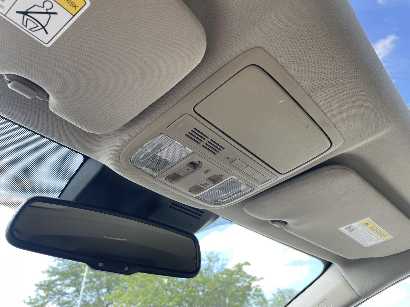 Vehicle photo 32