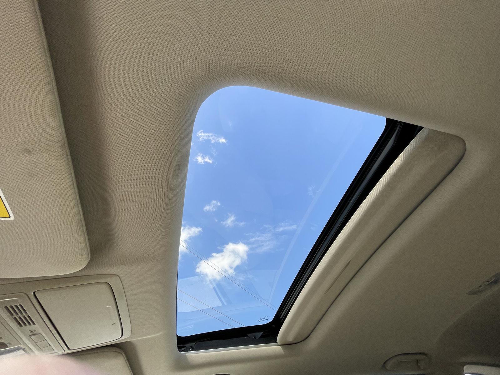 Vehicle photo 33