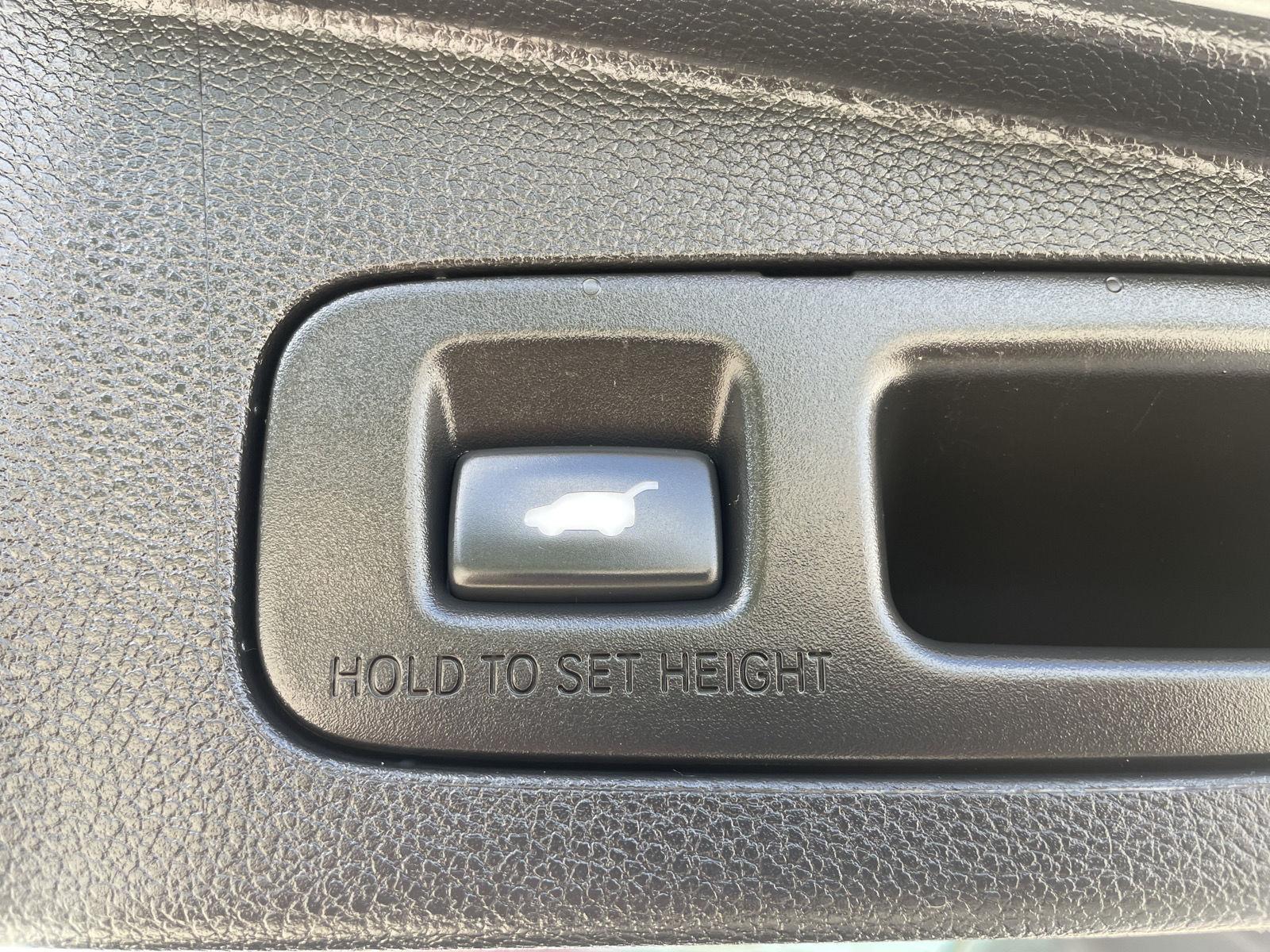 Vehicle photo 37